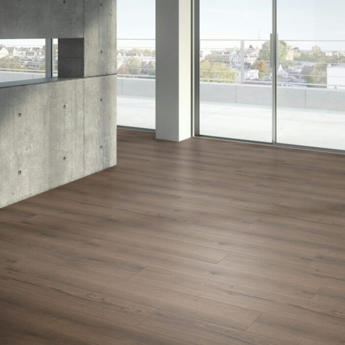 Parador SPC Trendtime 8 Dub Cambridge Smoked natural texture widepl V-groove 1748849 - Image 3