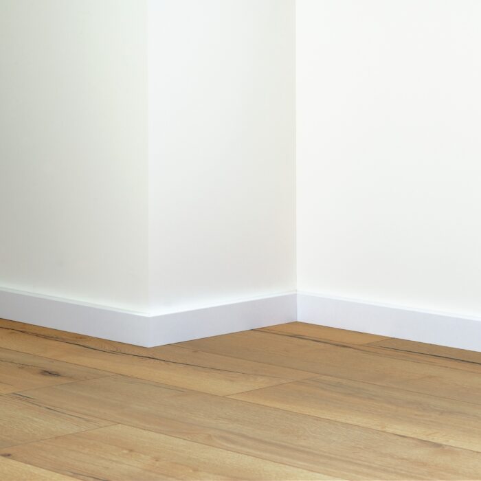 Lišta soklová Egger 60 hranatá "Cubical" L201 MDF fólia Biela pretierateľná 60x18x2400 mm - Image 4