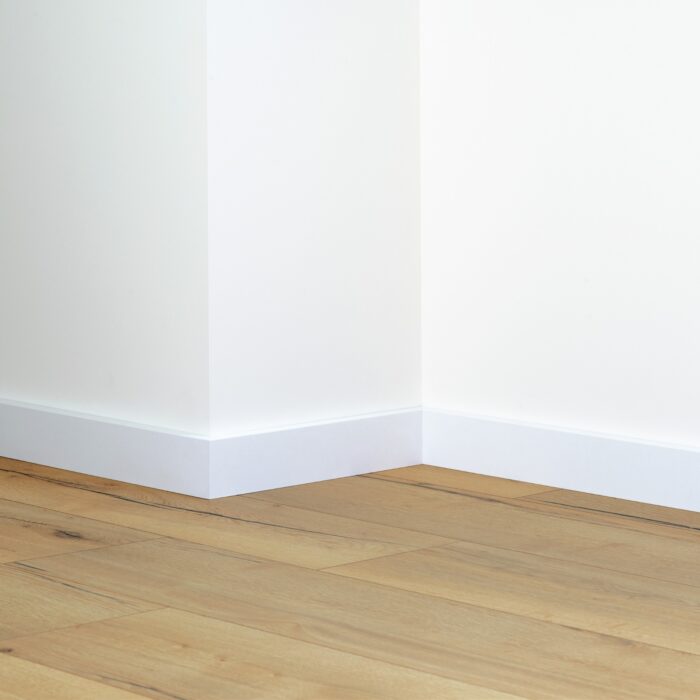 Lišta soklová Egger 80 hranatá "Cubical" L201 MDF fólia Biela pretierateľná 80x18x2400 mm - Image 4