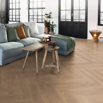 Egger naturesence herringbone 8 el2134 v4 dub baronia hnedý